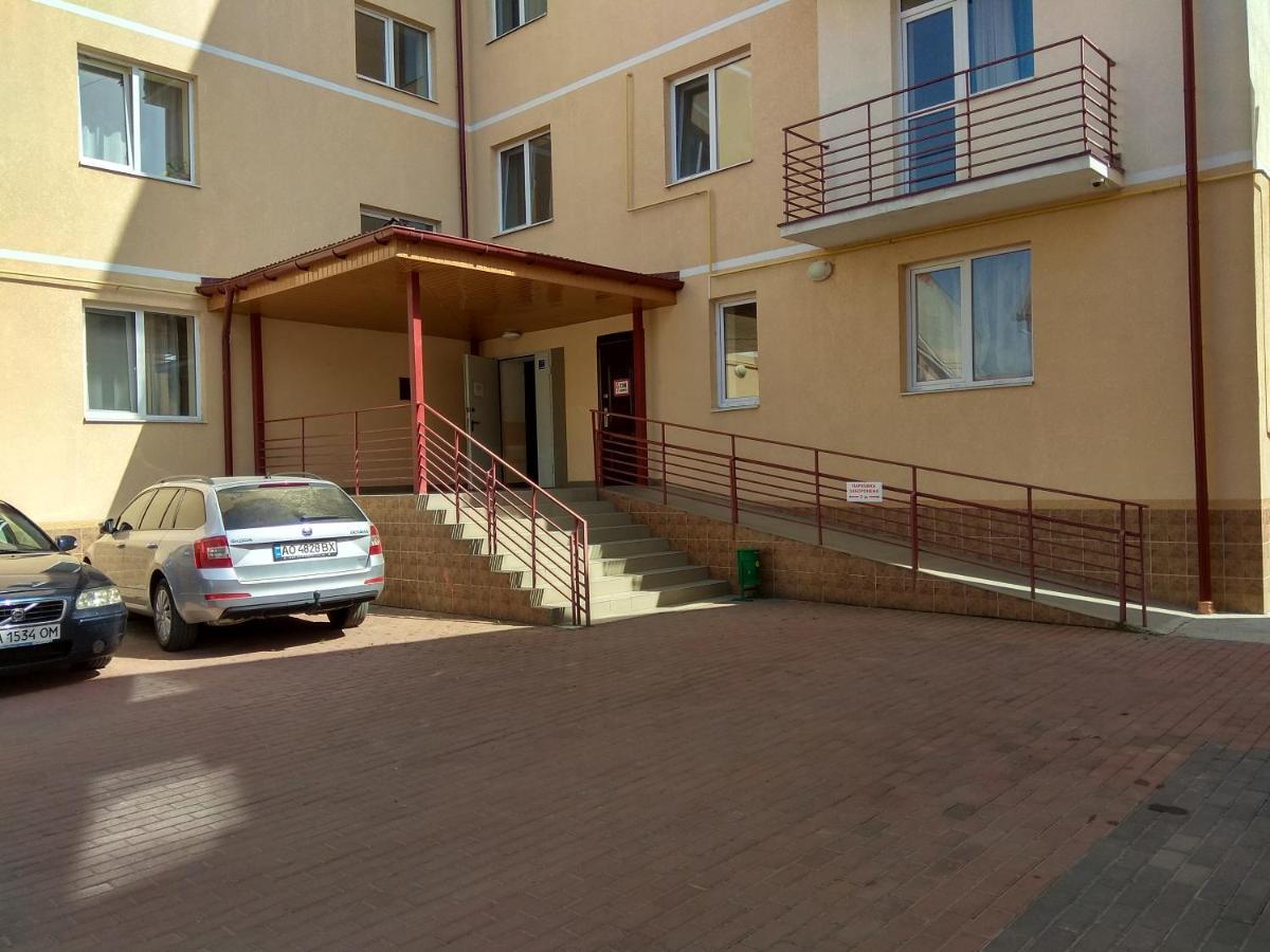 Apartments Domovik On Beregovskaya 3 Мукачево Екстер'єр фото