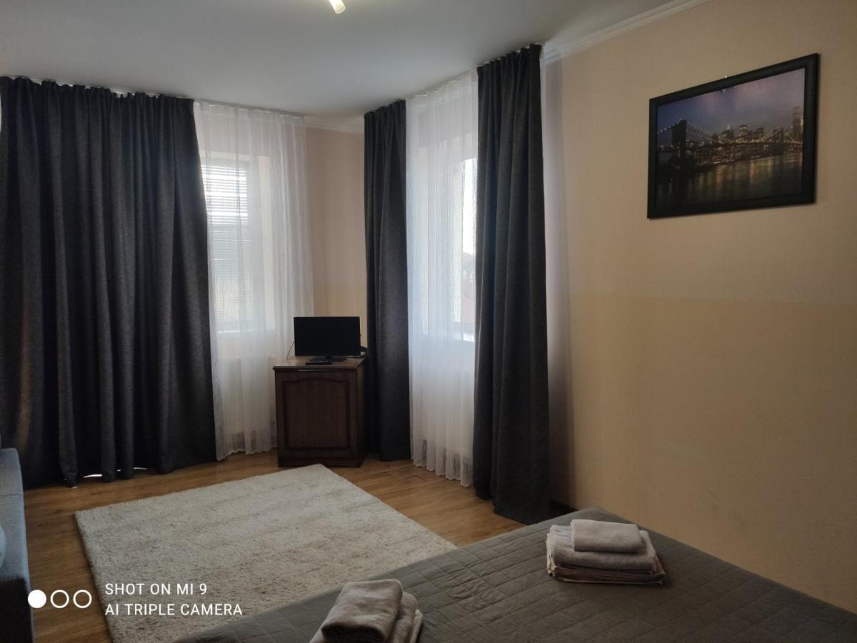 Apartments Domovik On Beregovskaya 3 Мукачево Екстер'єр фото